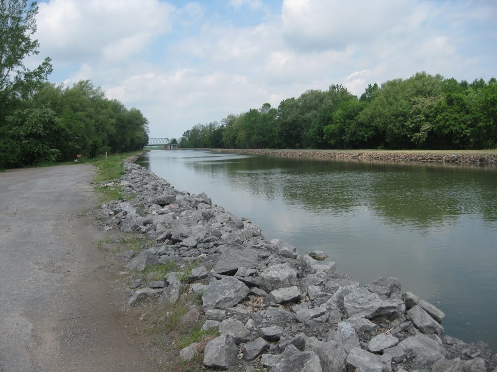 Erie Canal off of Hwy 2 Ouside of Albion, NY by BudinOK