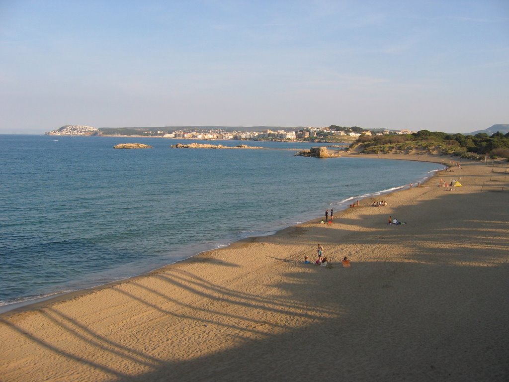 Plage de San Marti, l'Escala et Mongo. by Phil'Ours