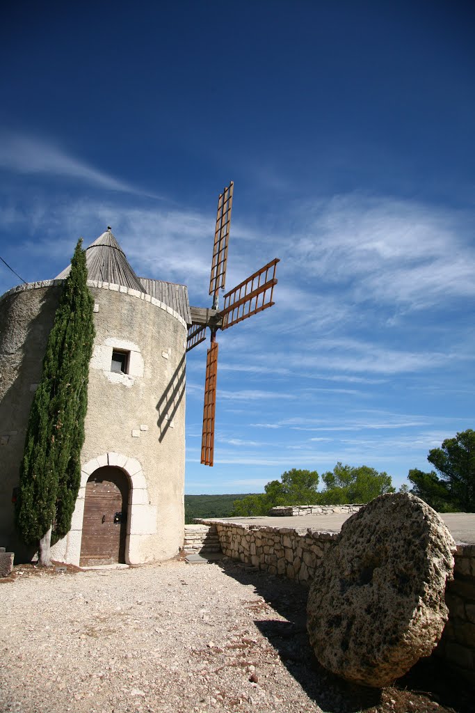 Le moulin et sa meule by Héres