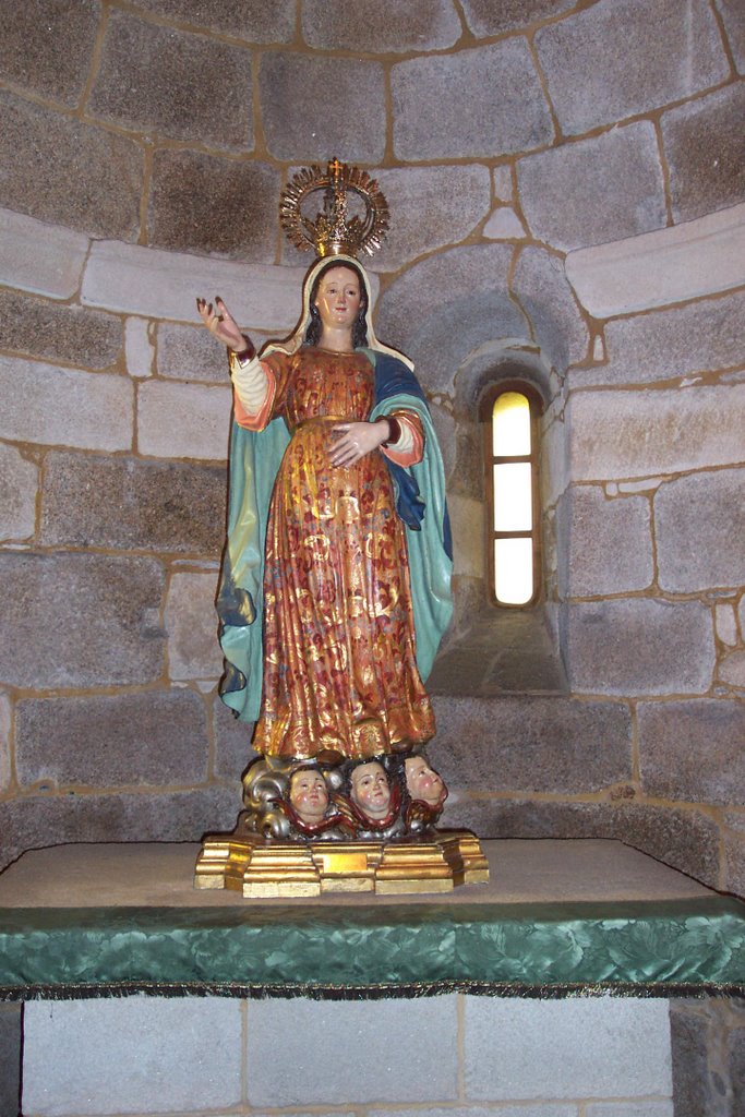 Virgen de la Esperanza en la Iglesia de Santiago (La Coruña) by SlimJean