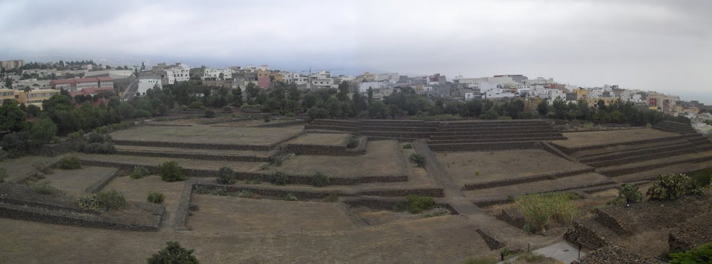 Panoramica Piramide Güimar by Charlytos