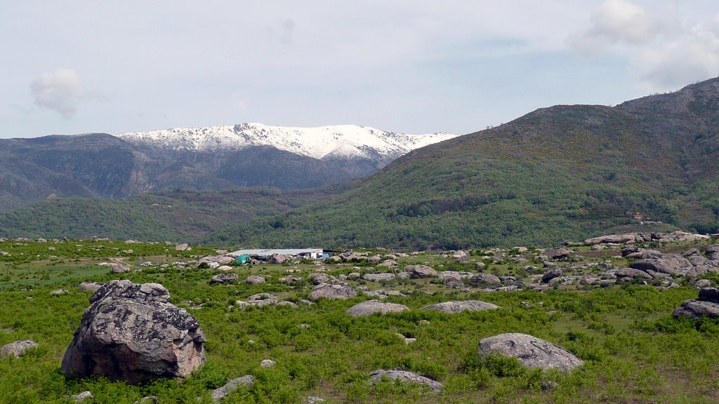 Sierra del guijo visto desde jarandilla de la vera by fernando loaysa