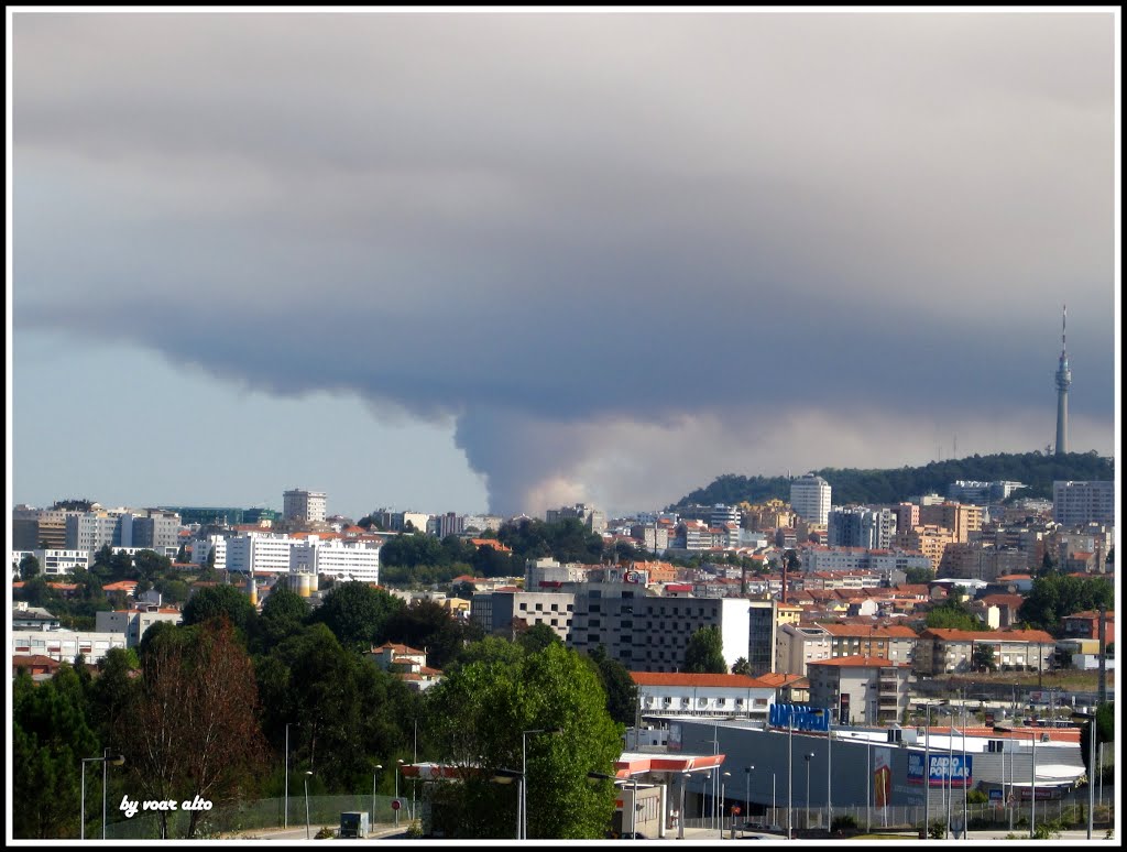 V.N.deGaia, Incêndio próximo da cidade / bush fire near city by Voar Alto