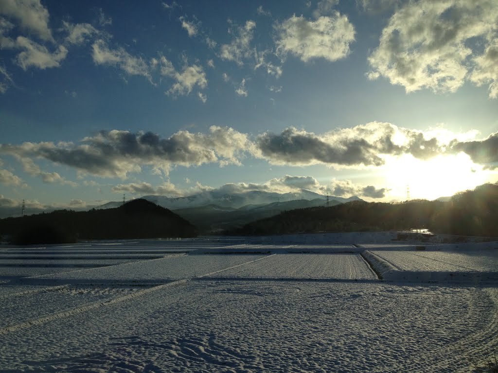 松川町から安達太良山を望む　2013.04.21 by seijin