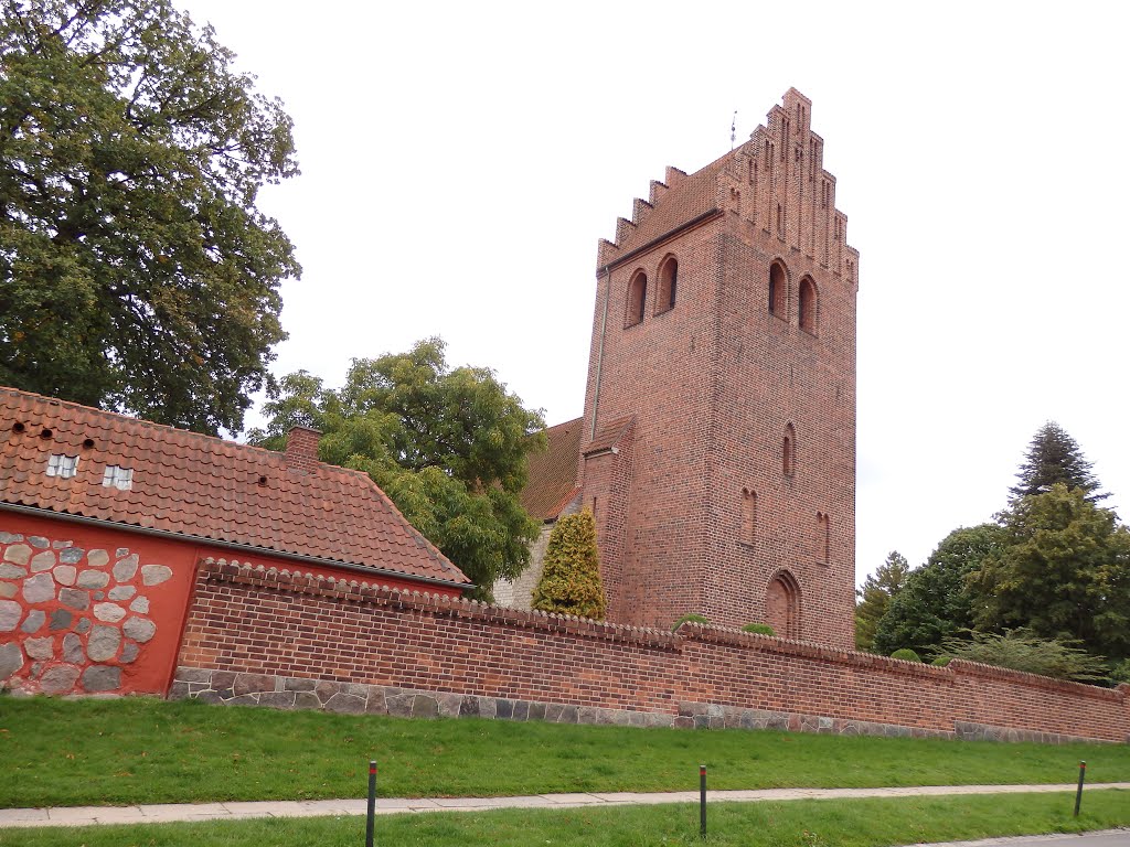 Brønshøj Kirke - Brønshøj Kirkevej 8 - København kommune by Benny Hansen - Haslev