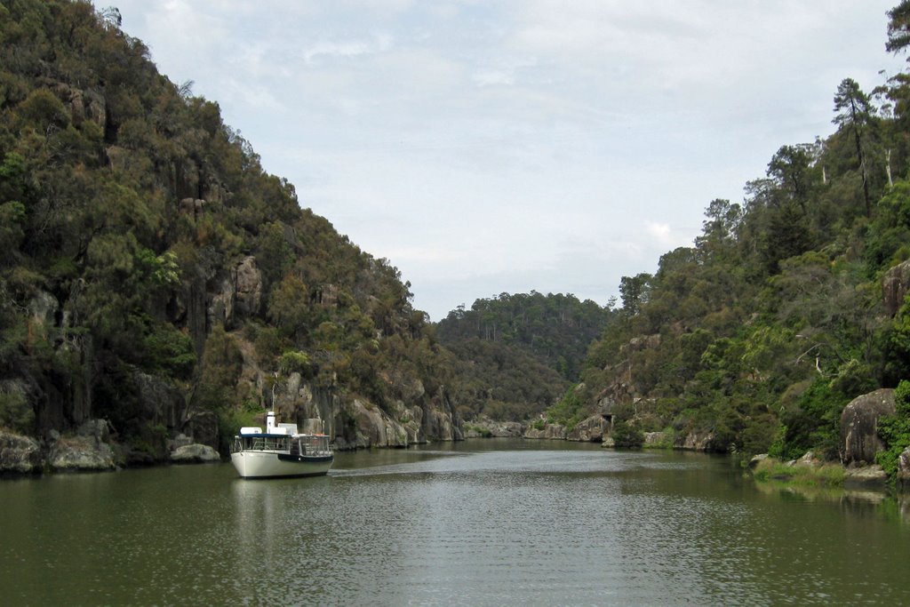 Cataract Gorge by longlenz