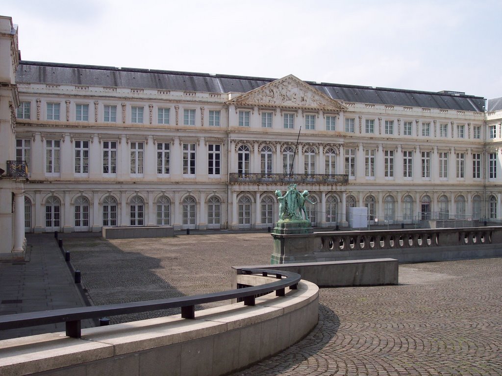 Place du Musée, Bruxelles by TitTornade