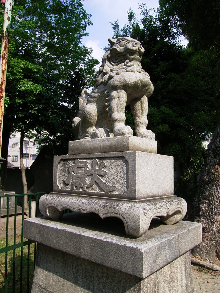 Komainu(Imperial guardian lion) at Tsubaki Shrine;椿神社の狛犬（吽形） by NozakaArchitects&Des…