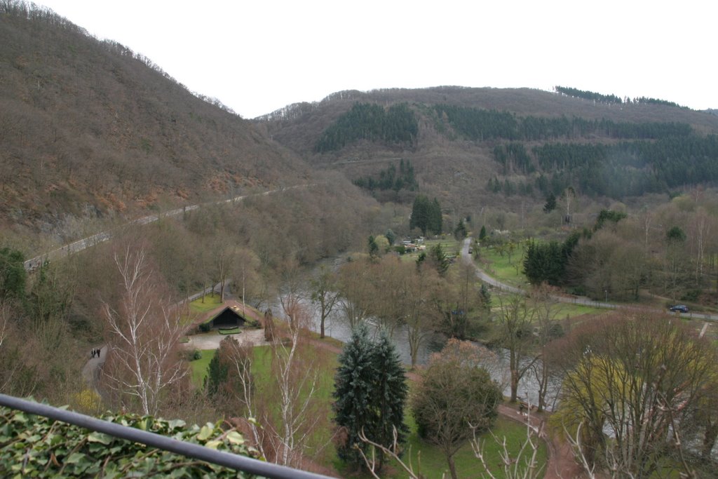 Burg "Hengebach" bei Heimbach by Michael Fischer