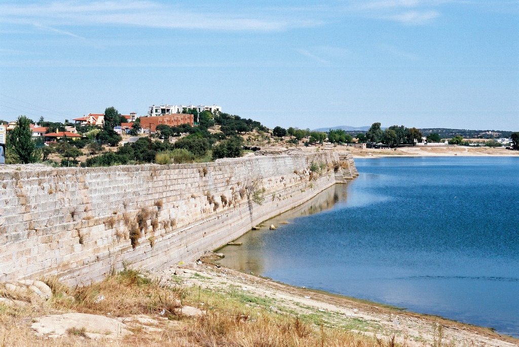 Mérida; presa romana de Proserpina. by Fernando J.