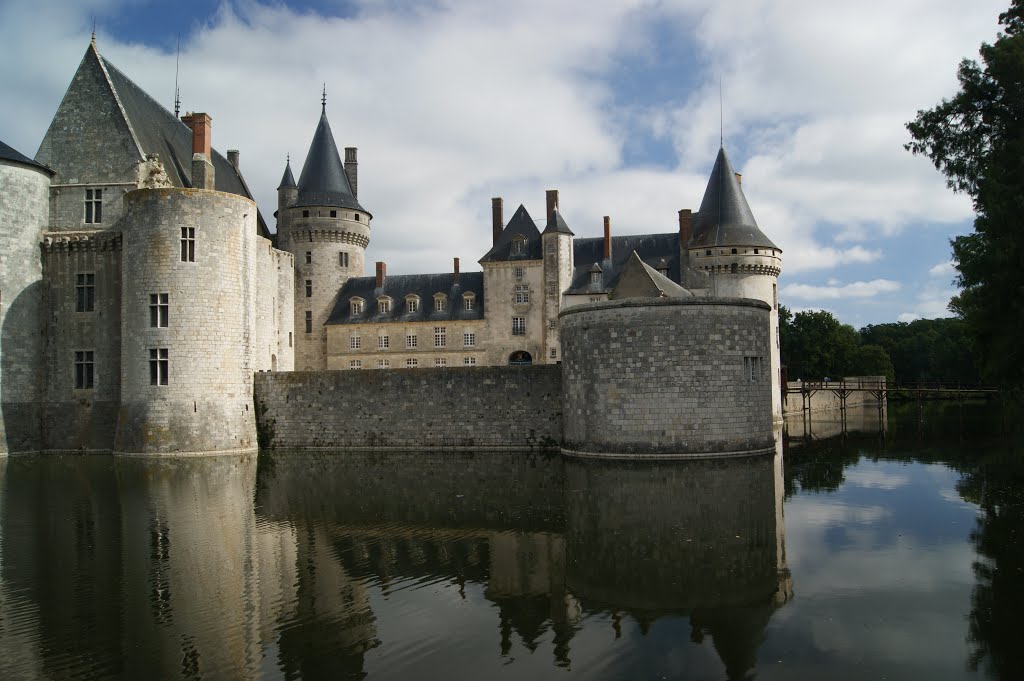 Château de Sully sur Loire vue de l'arriere by frédéric-genevieve