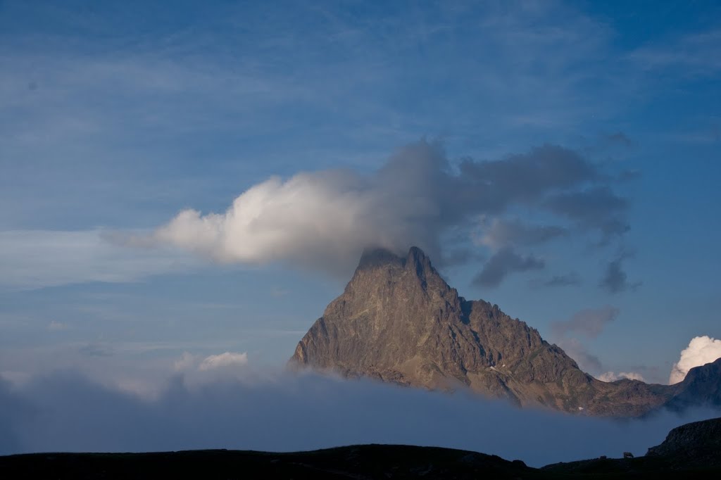 Pic du Midi d'Ossau, Lac Castérau (1970m) by Sake_van_Pelt