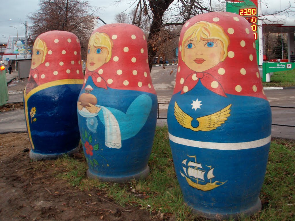 Sculptures of matrioshka with a symbols of Beskudnikovsky district and Northern Administrative Okrug of Moscow by IPAAT