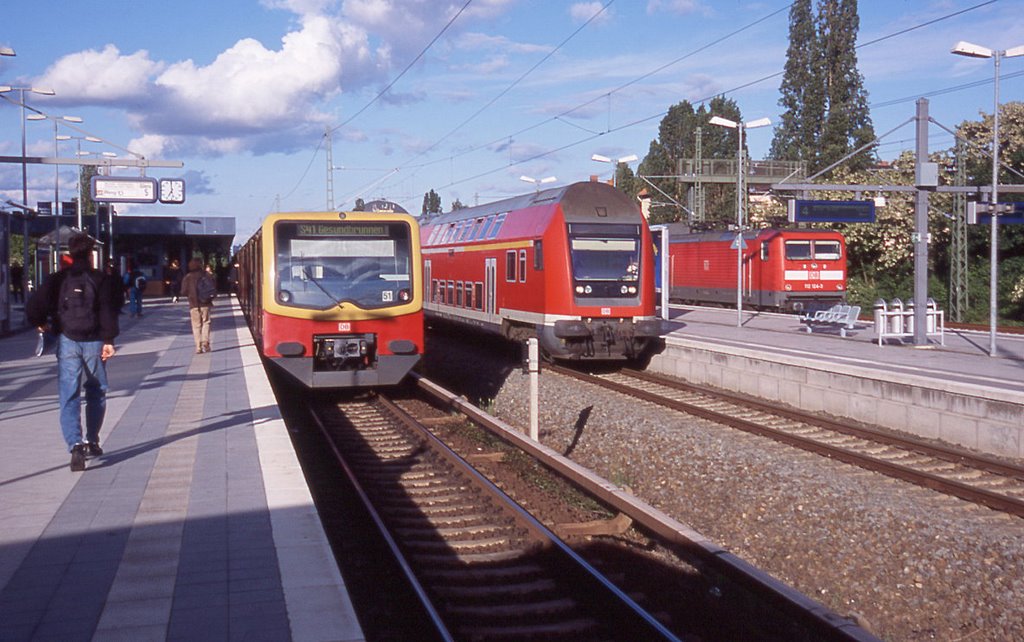 S-Bahn und Regionalexresszüge am Bahnhof Jungfernheide am 31.05.06 by Thomas Spiegelberg