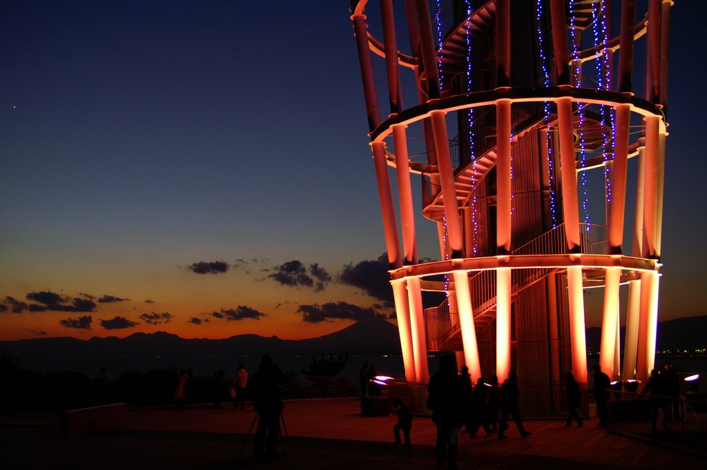 Peak Tower and Sunset by tamakuro