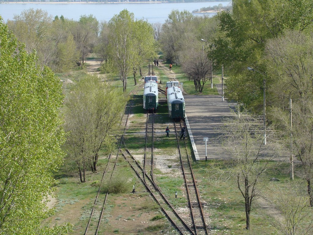 Детская железная дорога в пойме реки Царица. Вид с моста (apr 08) by Александр Изускин