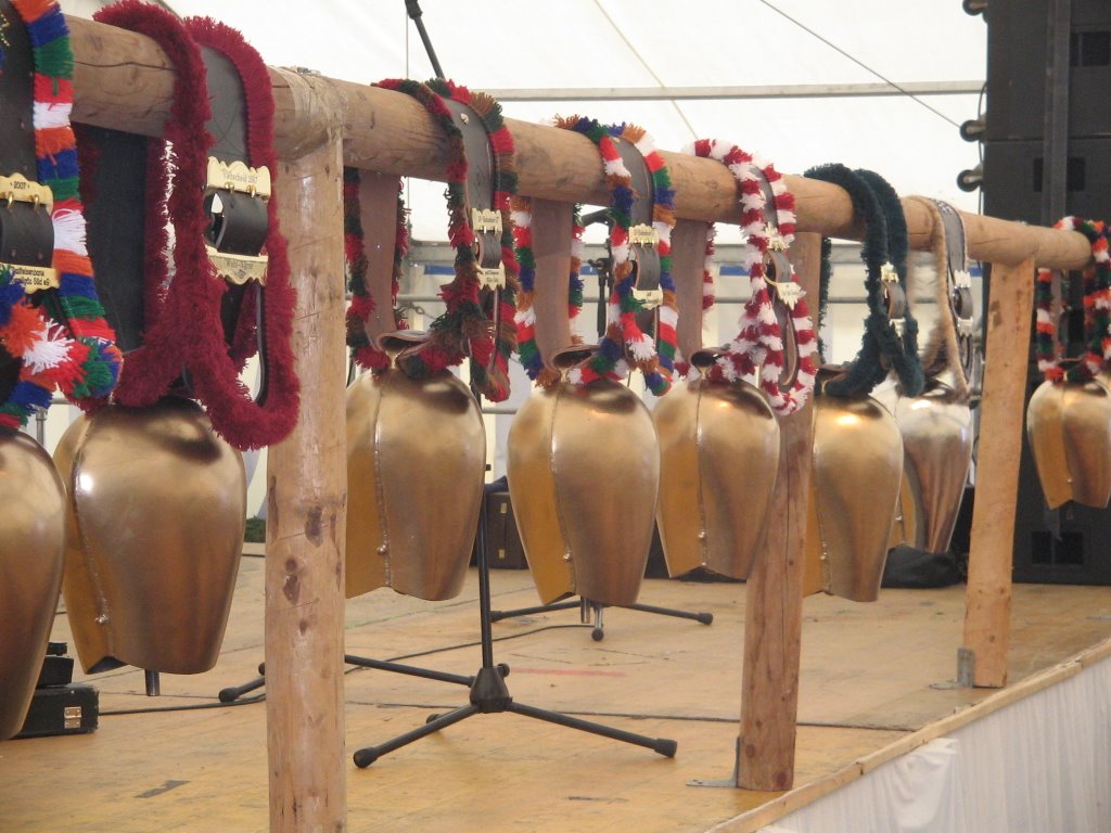 Kuhglocken im Festzelt Immenstadt Viehscheid 2007..by Werner Rathai by WEOSRA