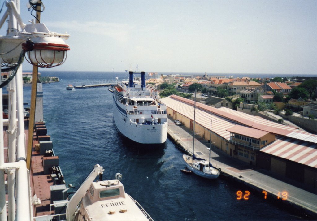 Otrobanda, Willemstad, Curaçao by dangeeman