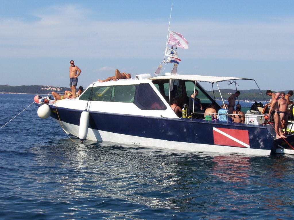 Rovinj ✰2004✰ Schnellboot der Tauchbasis Sinicha Nadi by Stolpi