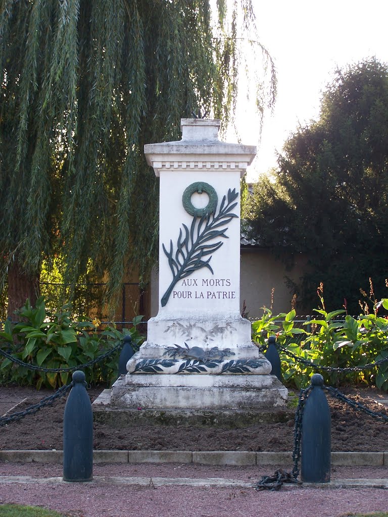 Neauphle-le-Château Monument aux morts by hpjps