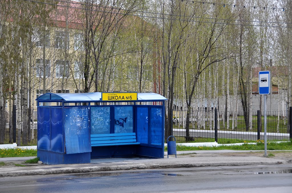 Bus stop by IPAAT