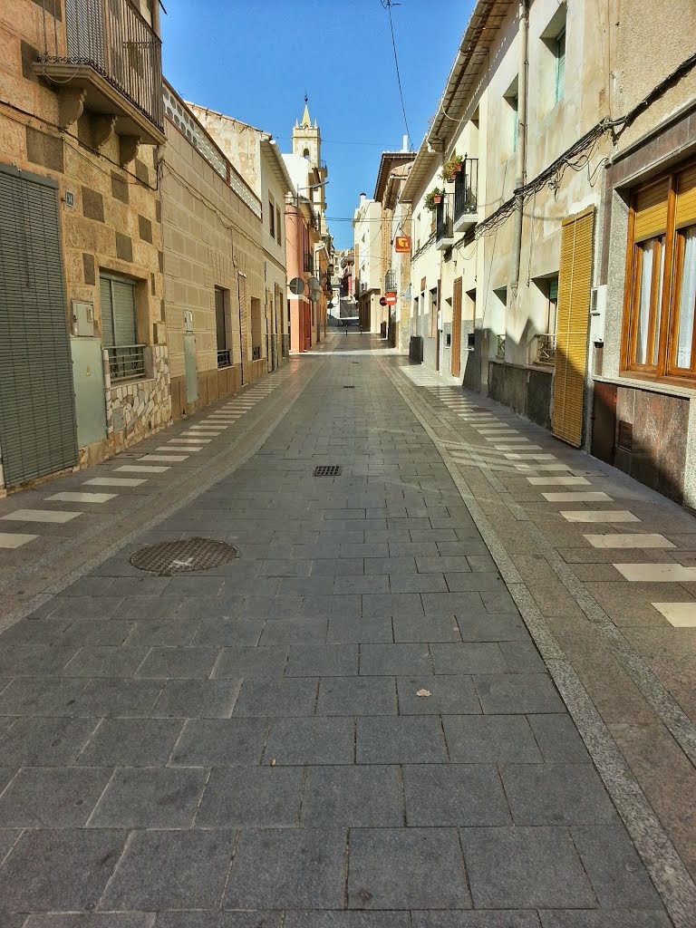 Calle Luis Salinas desde Plaza El Molí. Pinoso. by J. A. Leal Igual