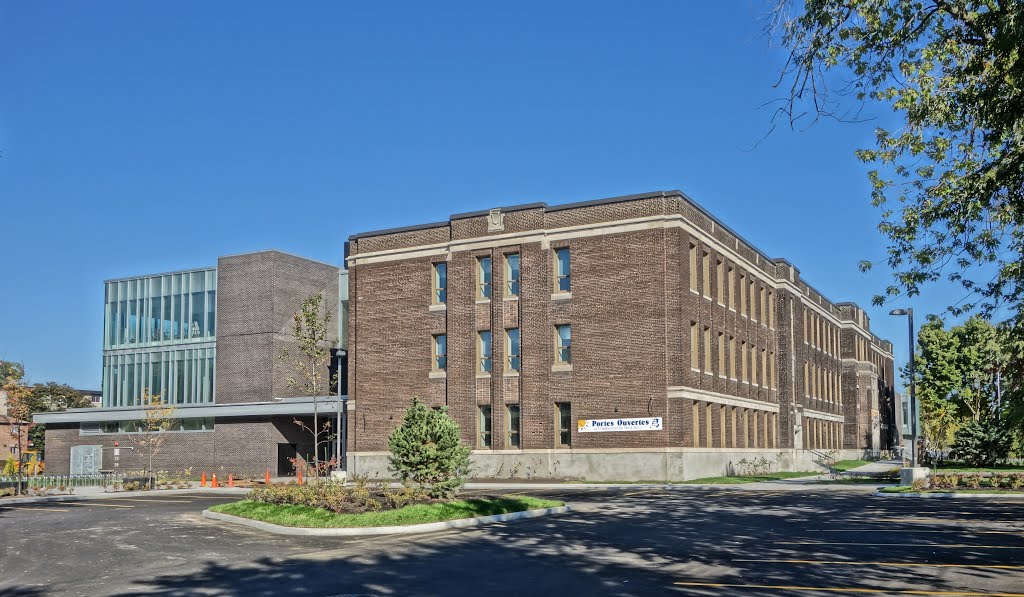 Collège St-Louis, Lachine by Pixelo