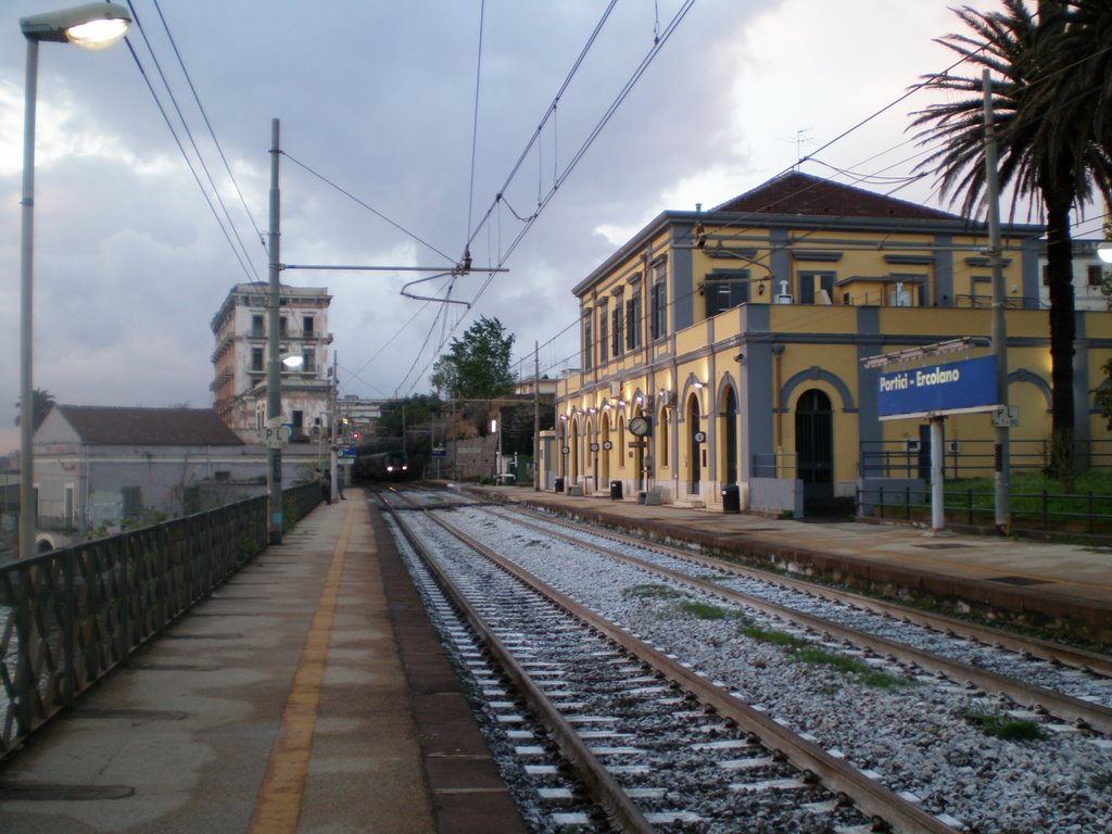 Prima Stazione D'Italia e Villa Bruno by Cirello del Granatel…