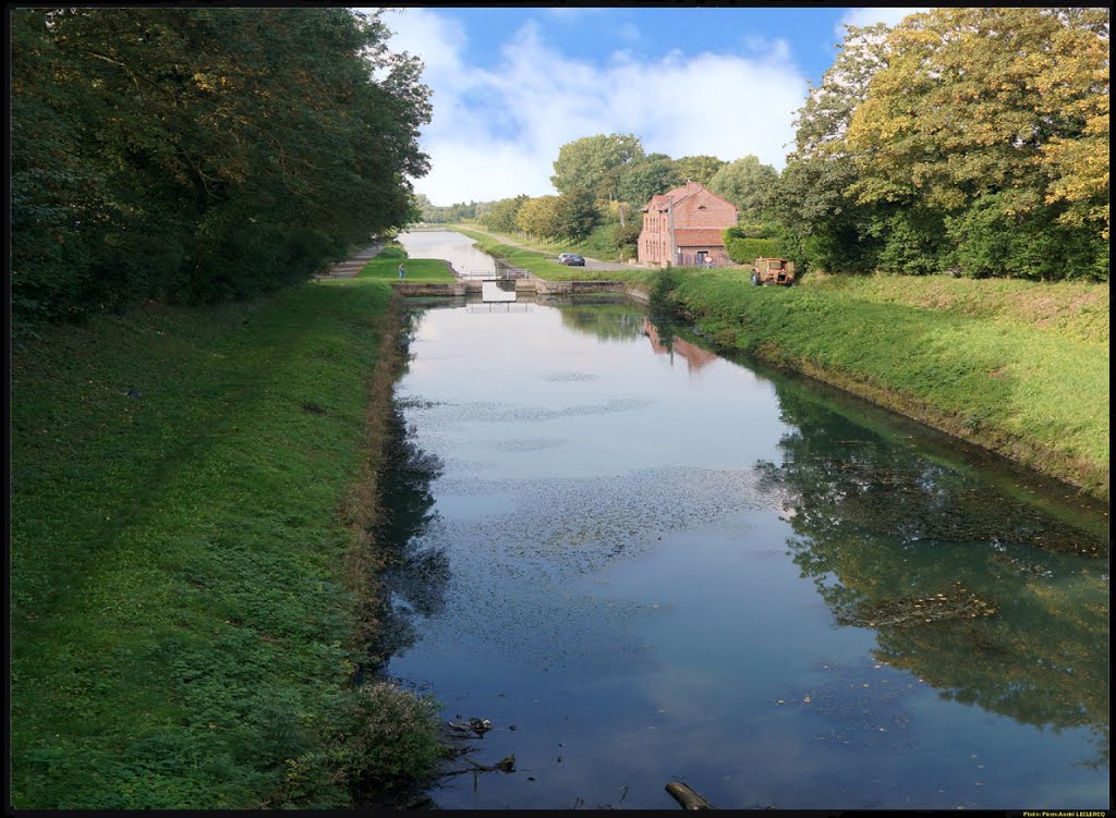 Maubray, Antoing, Belgique, le vieux canal du Rosoir. by Pierre-André Leclercq