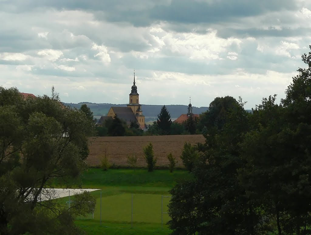 Oederan (SN) - Blick auf die Kirche und das Rathaus by Thomas Eichler