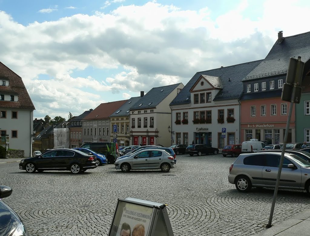 Oederan (SN) - Der Altmarkt und die Häuser an der Westseite by Thomas Eichler