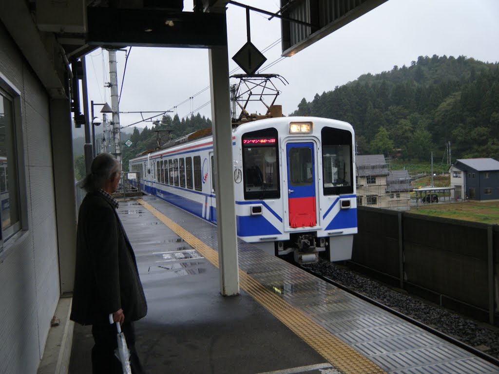 うらがわら駅 by tenku