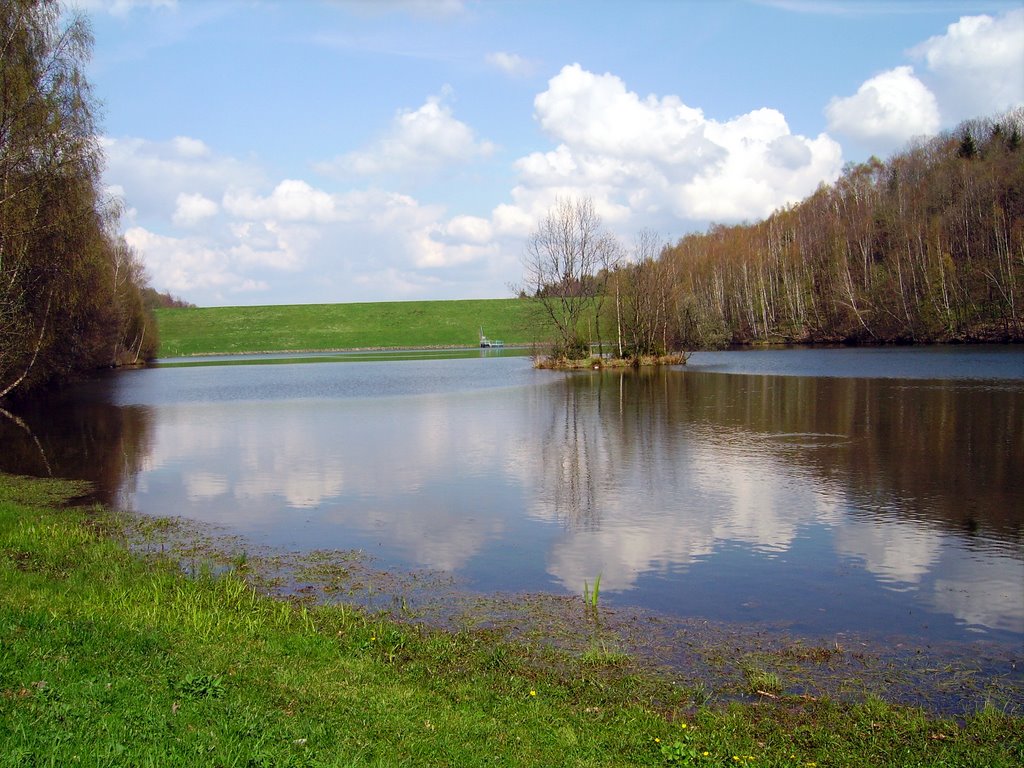 Hochwasserrückhaltebecken Mordgrundbach,Bahratal/Deutschland by Staff Milo