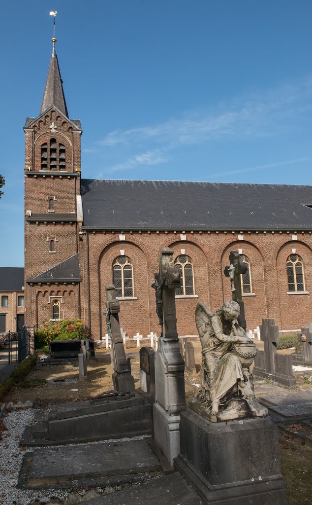 Oude begraafplaats bij St Leonarduskerk Molenbeersel België by Henri Van Ham