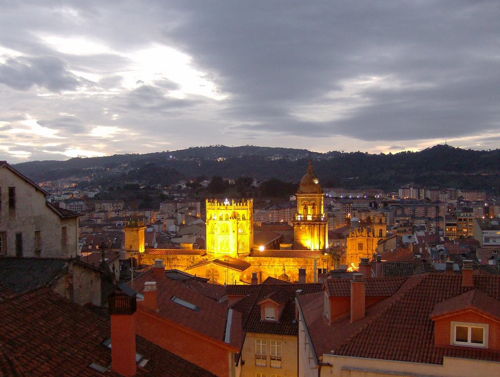 Catedral de Ourense by Roberto Arias