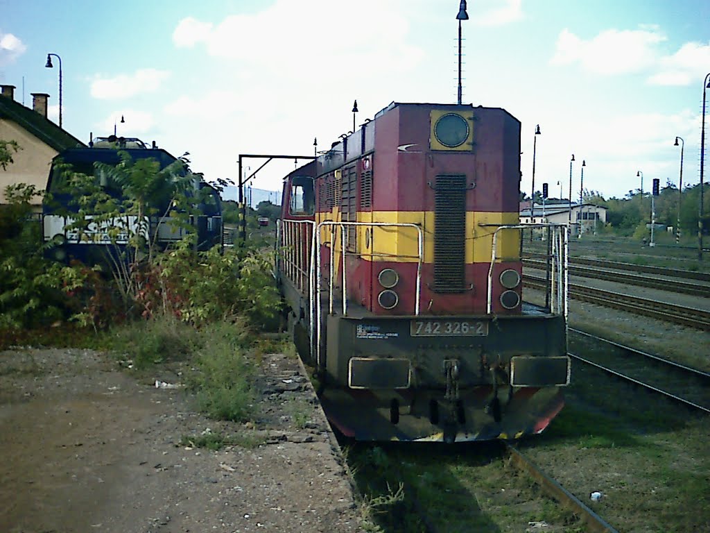 Dieslový rušeň v Lučenci / Diesel locomotive in Lučenci by Denis Ondriškovič