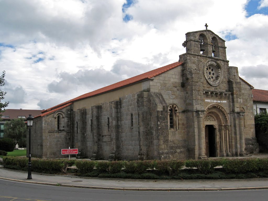 Iglesia de Santa María de Cambre, siglo XII. by R.F.Rumbao