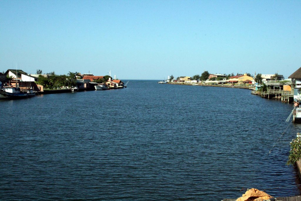 Barra do Rio Mampituba visto da ponte pencil by Celso Rene Müller