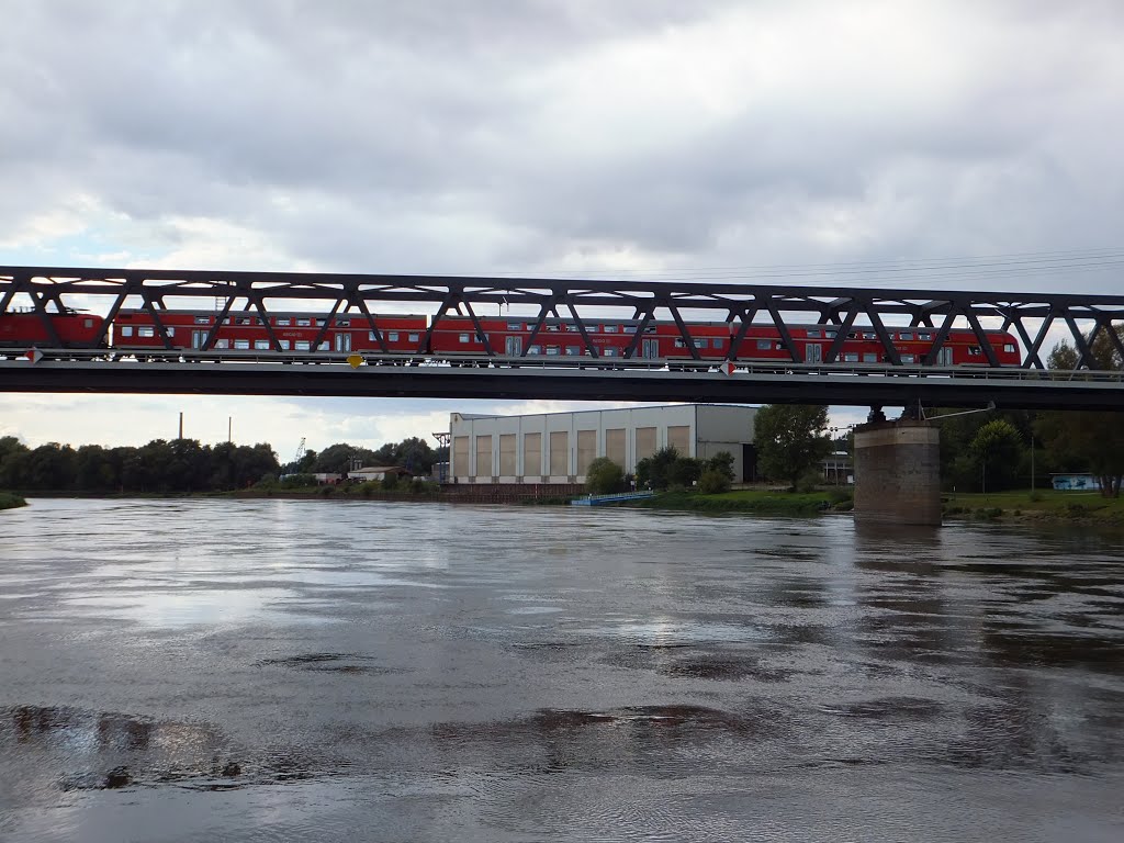 Eisenbahnbrücke Roßlau Elbe km 257.84 by Matthias H.