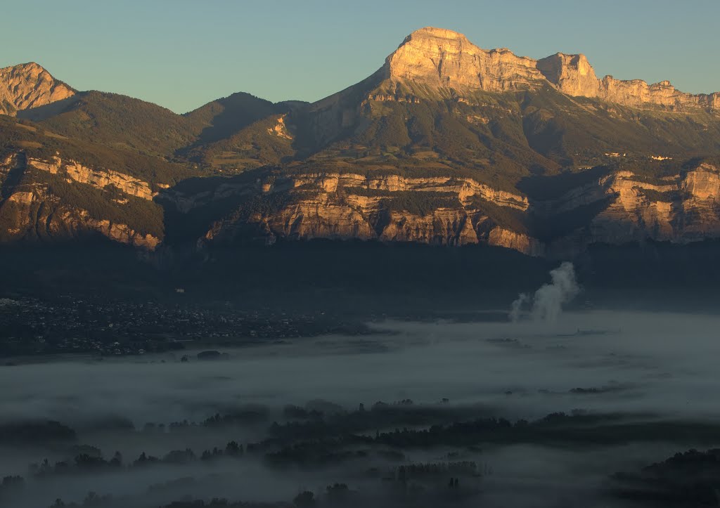 Brume matinale dans le Grésivaudan by Nicolas Mareau