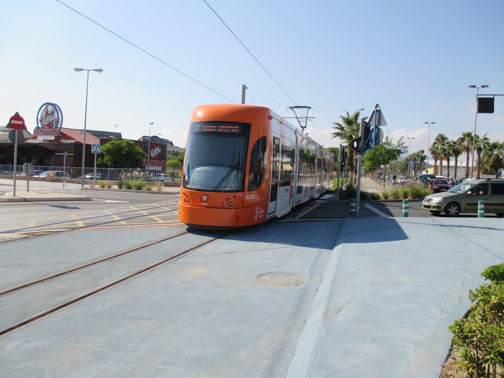 El tram en la rotonda by pintatrenes