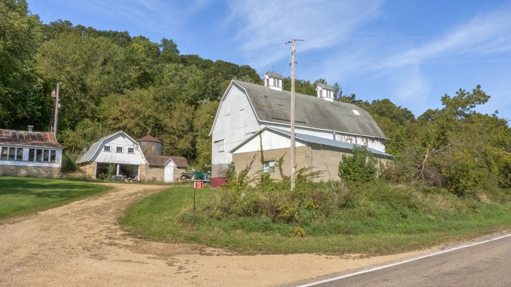 White Country Barn by D200DX