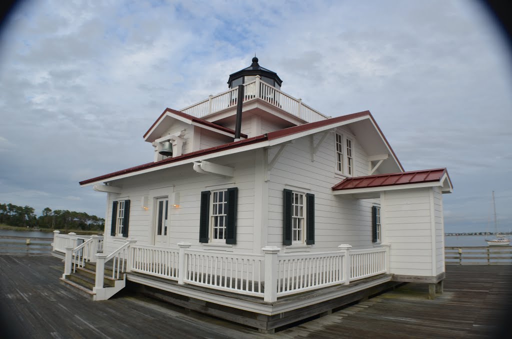 Manteo Light by rcmori