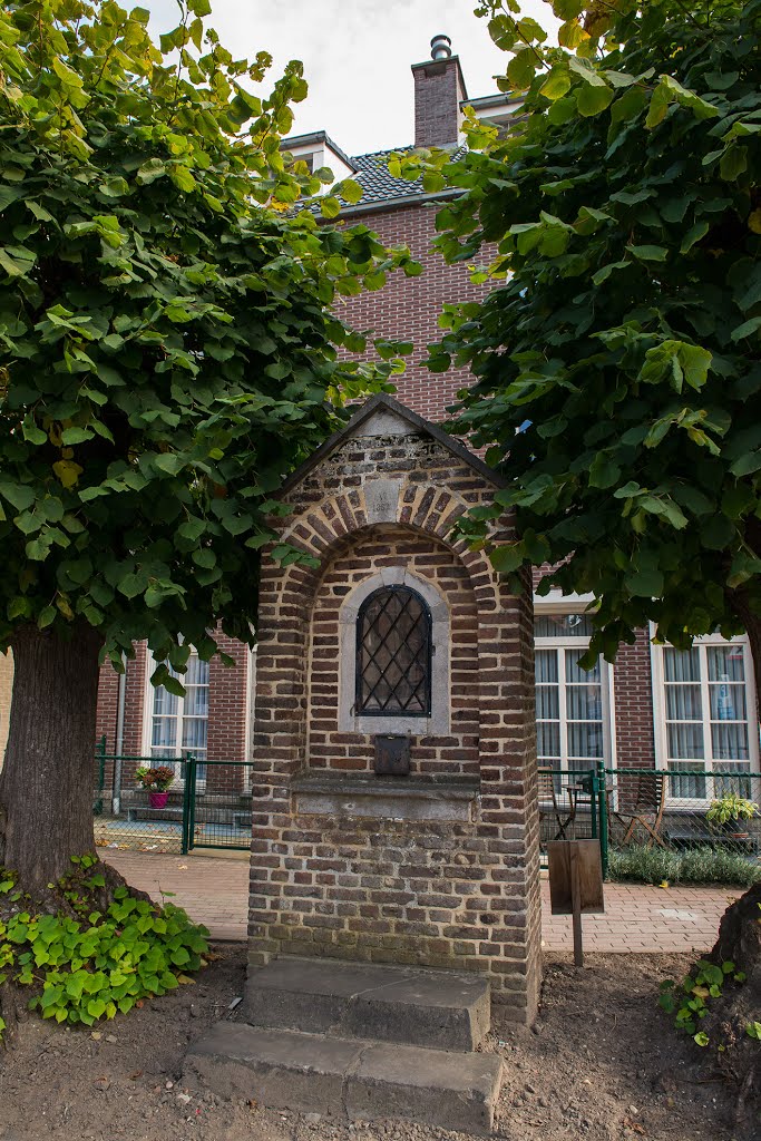 Kapelletje anno 1862 ,Bree, België by Henri Van Ham