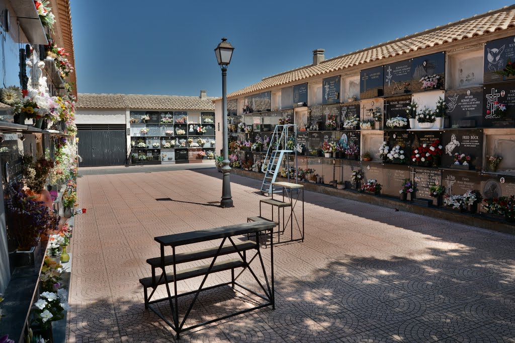 Cementerio, Torrevieja, Provinz Alicante, Spanien by Norbert Kurpiers