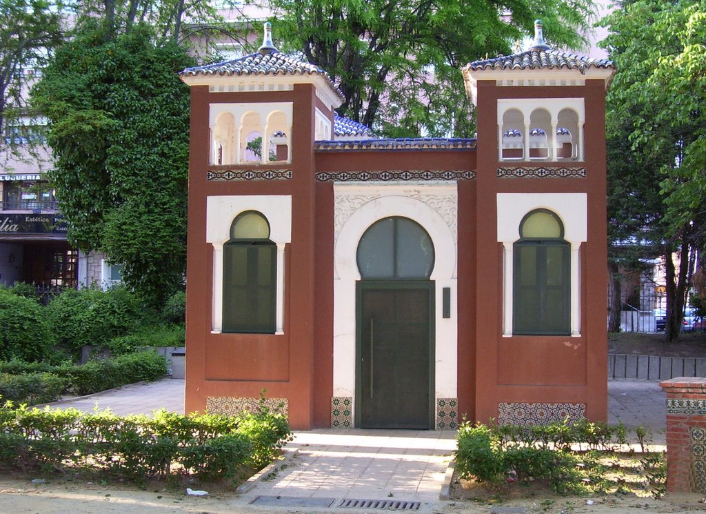 Parque del Prado. Urinarios by juandlacosa