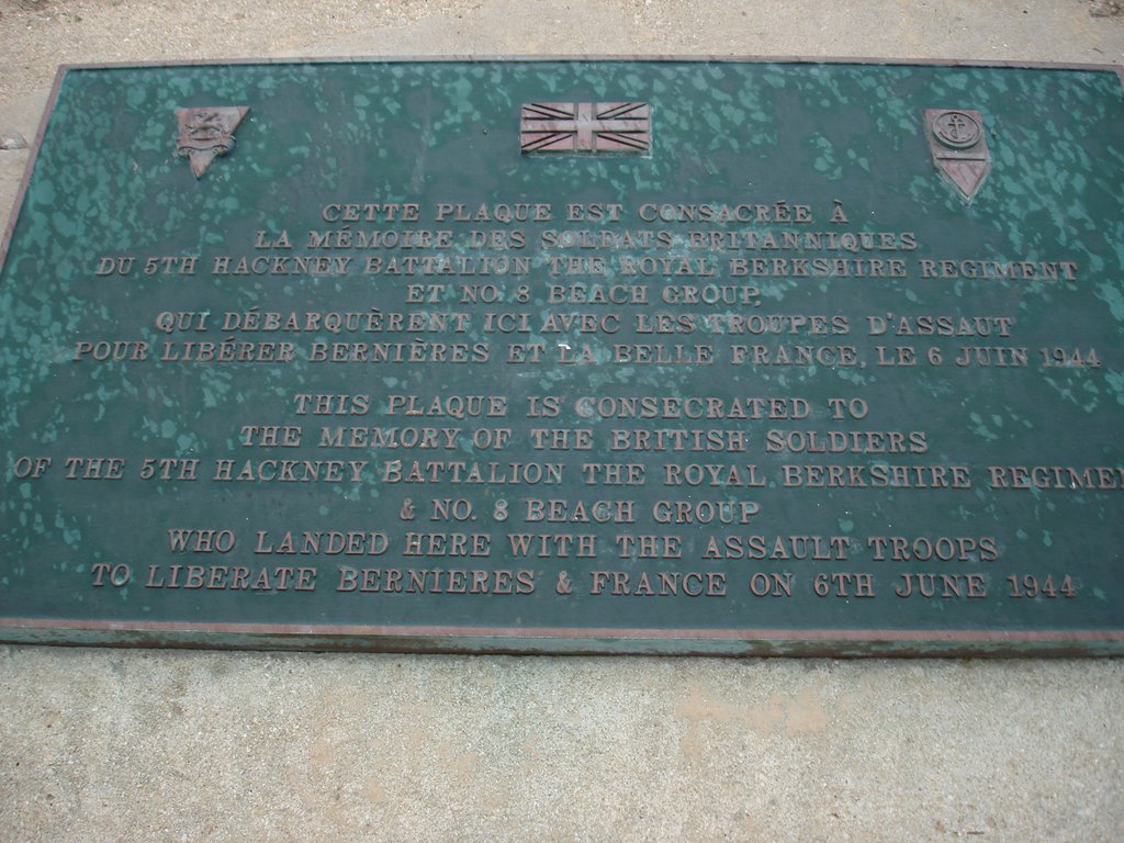 Plaque aux soldats britaniques by Ignacio Balassanian