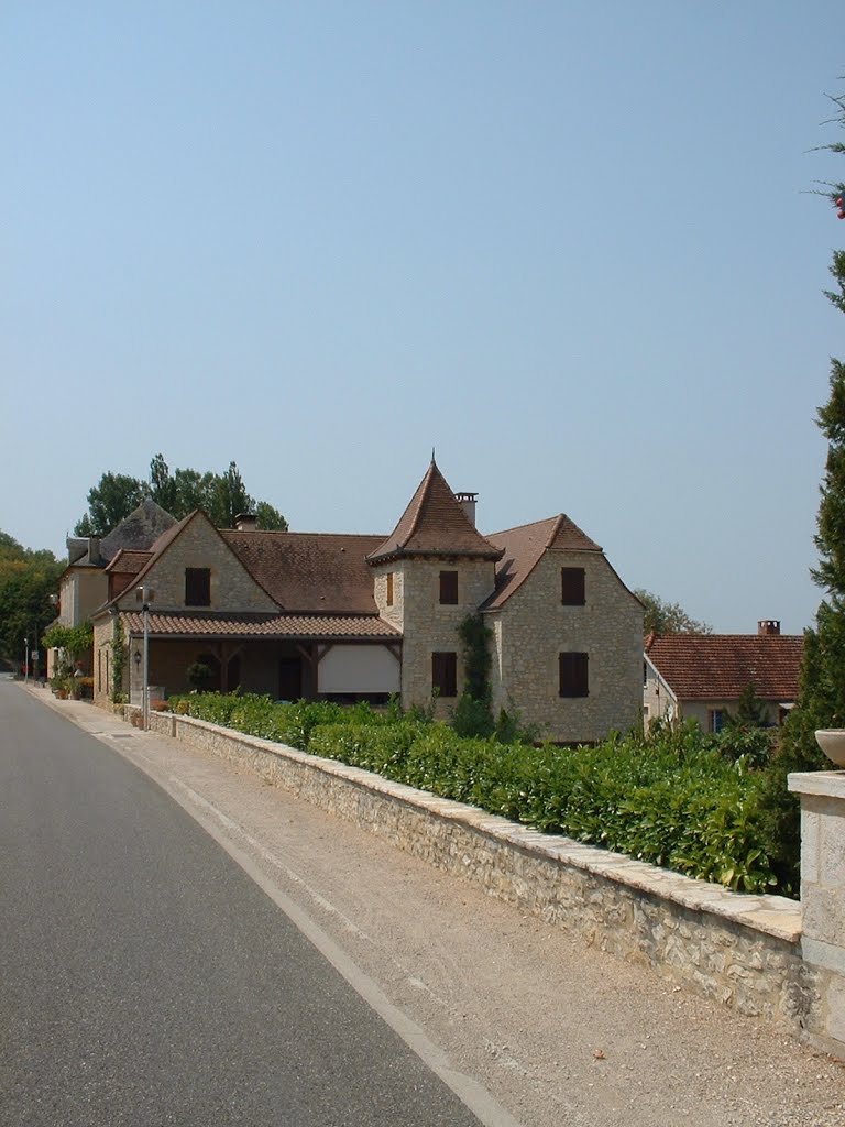 Belle demeure à Saint-Germain-du-Bel-Air by Yann LESELLIER