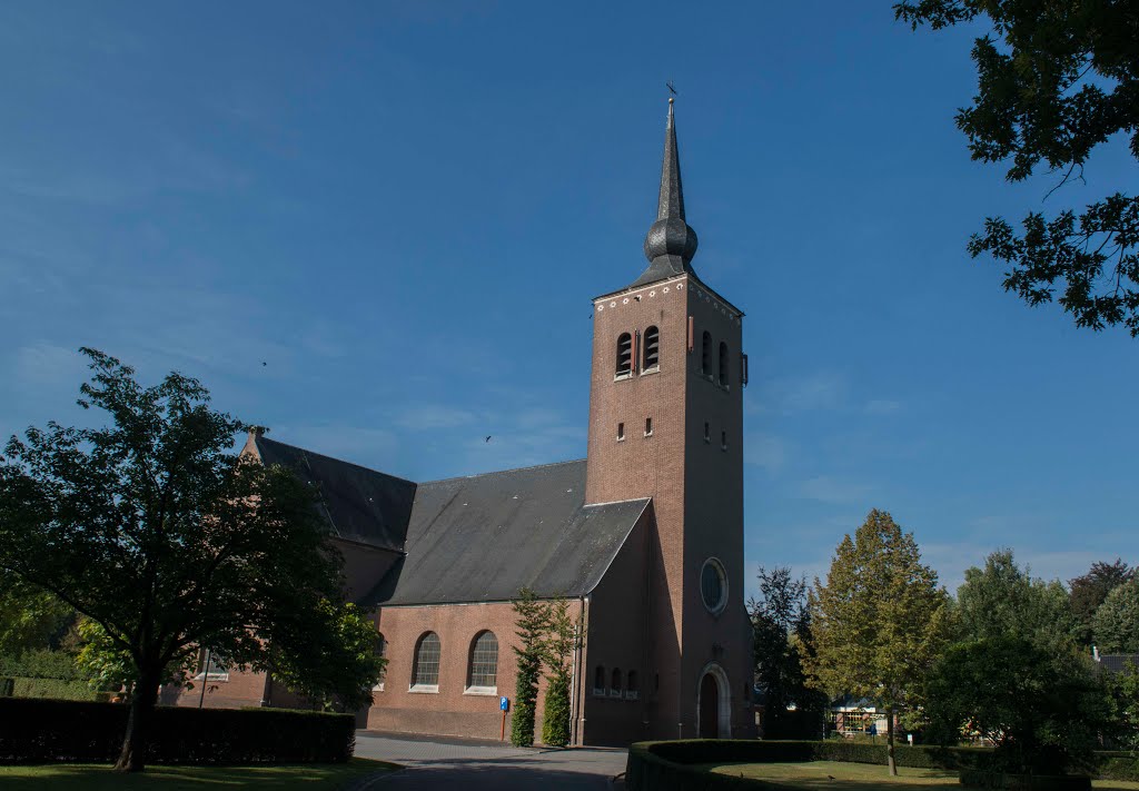 Onbevlekt Hart van Maria-kerk Zwaneven, Oud-Turnhout ,België by Henri Van Ham