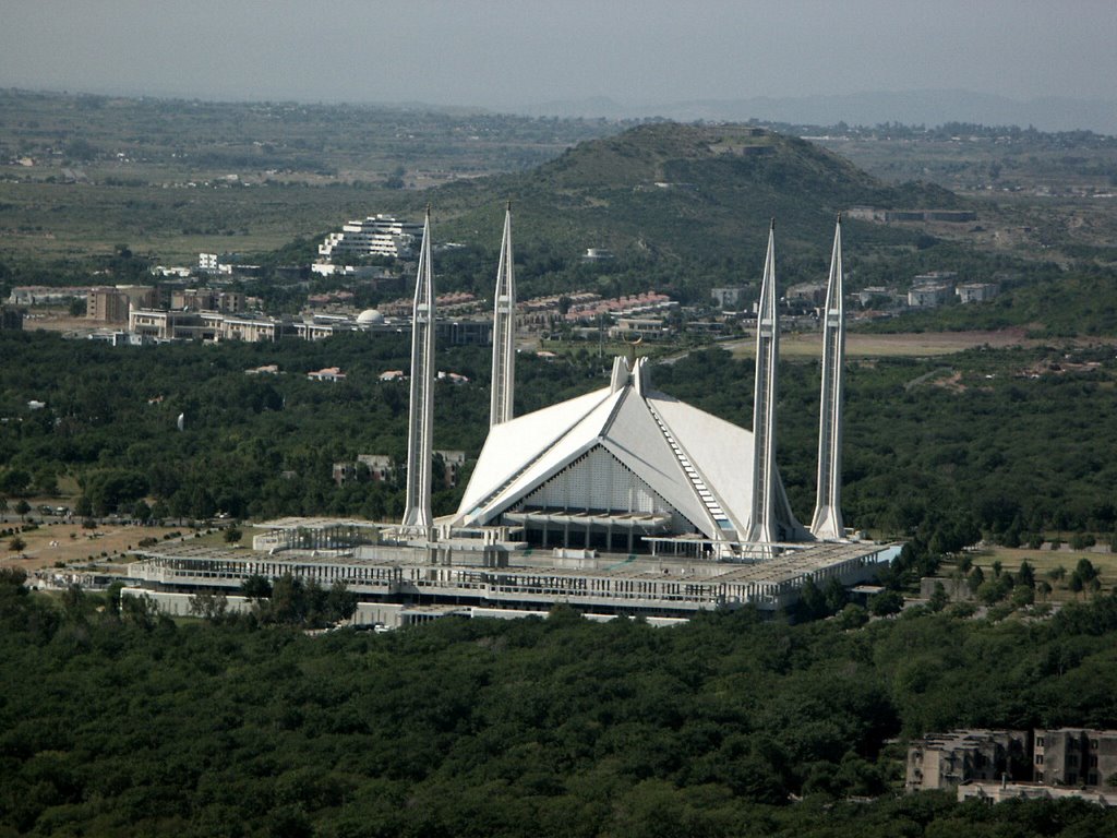 Faisal Mosque from Marghallas Hills by © Morrique